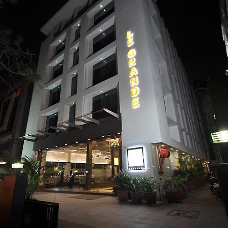 Le Grande Residency -Unmarried Couples Are Not Allowed Ahmedabad Ngoại thất bức ảnh