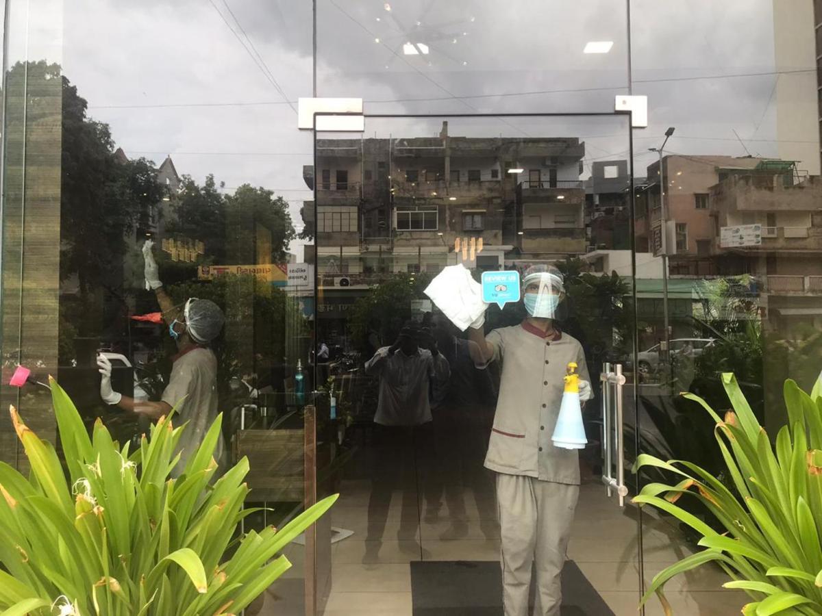 Le Grande Residency -Unmarried Couples Are Not Allowed Ahmedabad Ngoại thất bức ảnh
