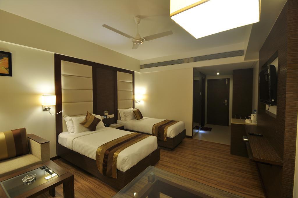 Le Grande Residency -Unmarried Couples Are Not Allowed Ahmedabad Ngoại thất bức ảnh