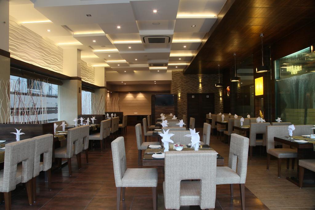 Le Grande Residency -Unmarried Couples Are Not Allowed Ahmedabad Ngoại thất bức ảnh