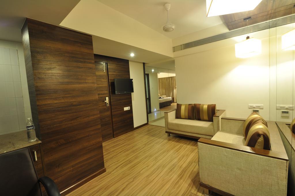 Le Grande Residency -Unmarried Couples Are Not Allowed Ahmedabad Ngoại thất bức ảnh