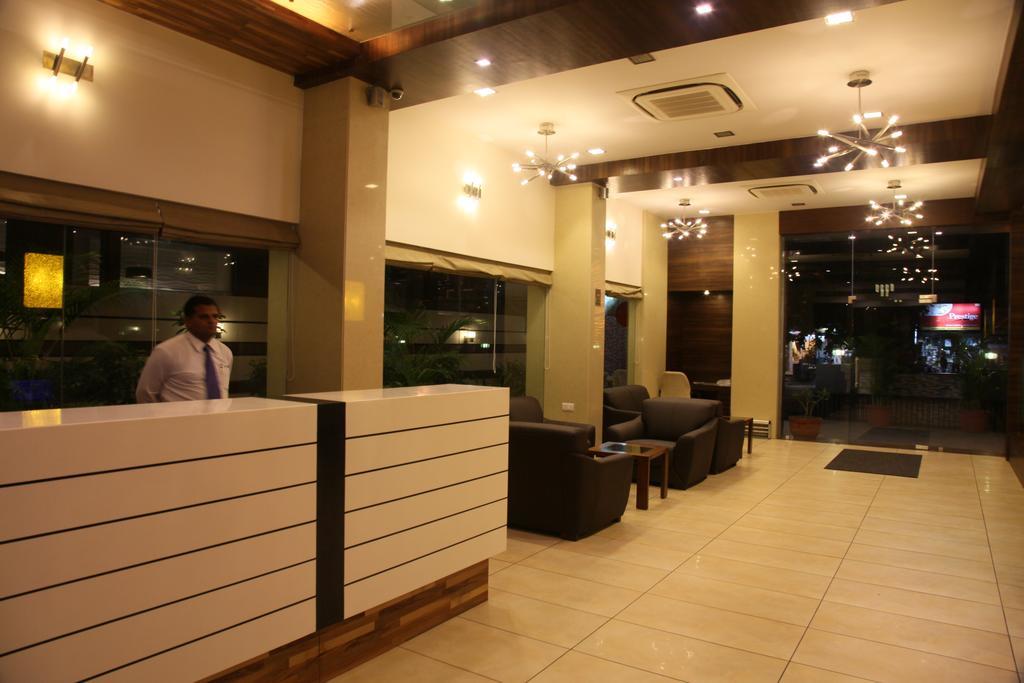 Le Grande Residency -Unmarried Couples Are Not Allowed Ahmedabad Ngoại thất bức ảnh