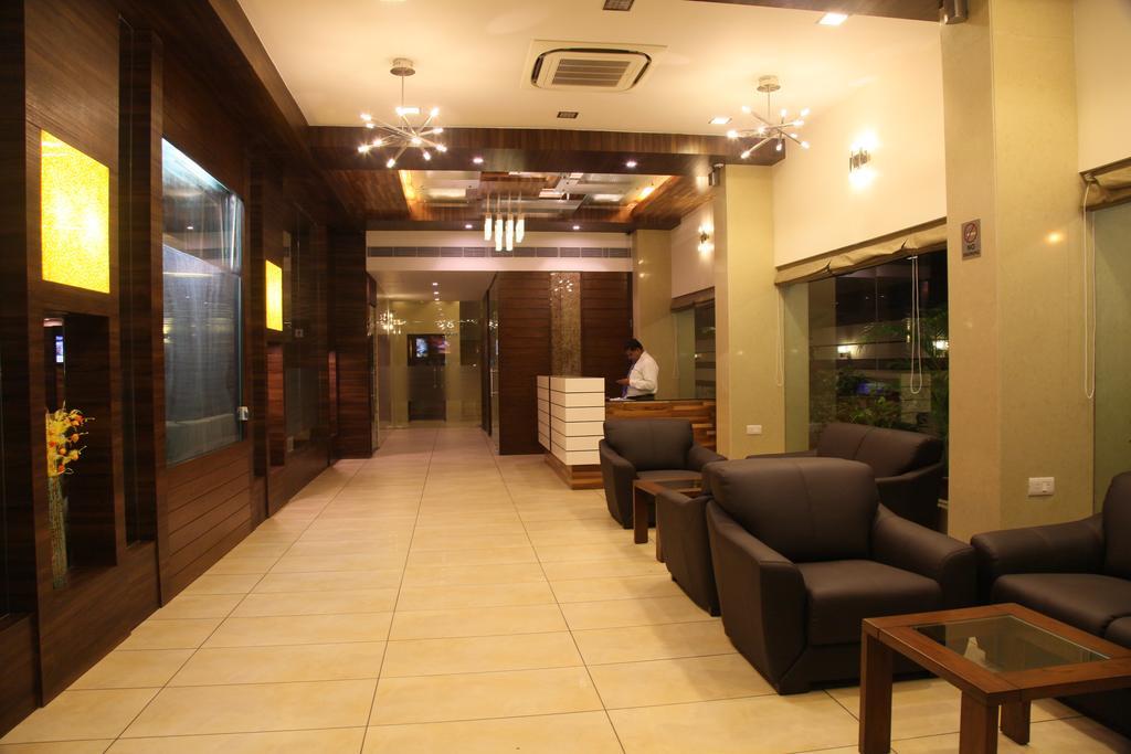 Le Grande Residency -Unmarried Couples Are Not Allowed Ahmedabad Ngoại thất bức ảnh