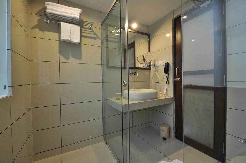 Le Grande Residency -Unmarried Couples Are Not Allowed Ahmedabad Ngoại thất bức ảnh