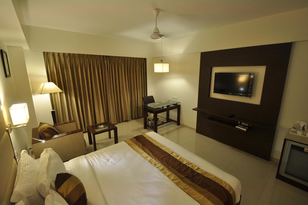 Le Grande Residency -Unmarried Couples Are Not Allowed Ahmedabad Ngoại thất bức ảnh