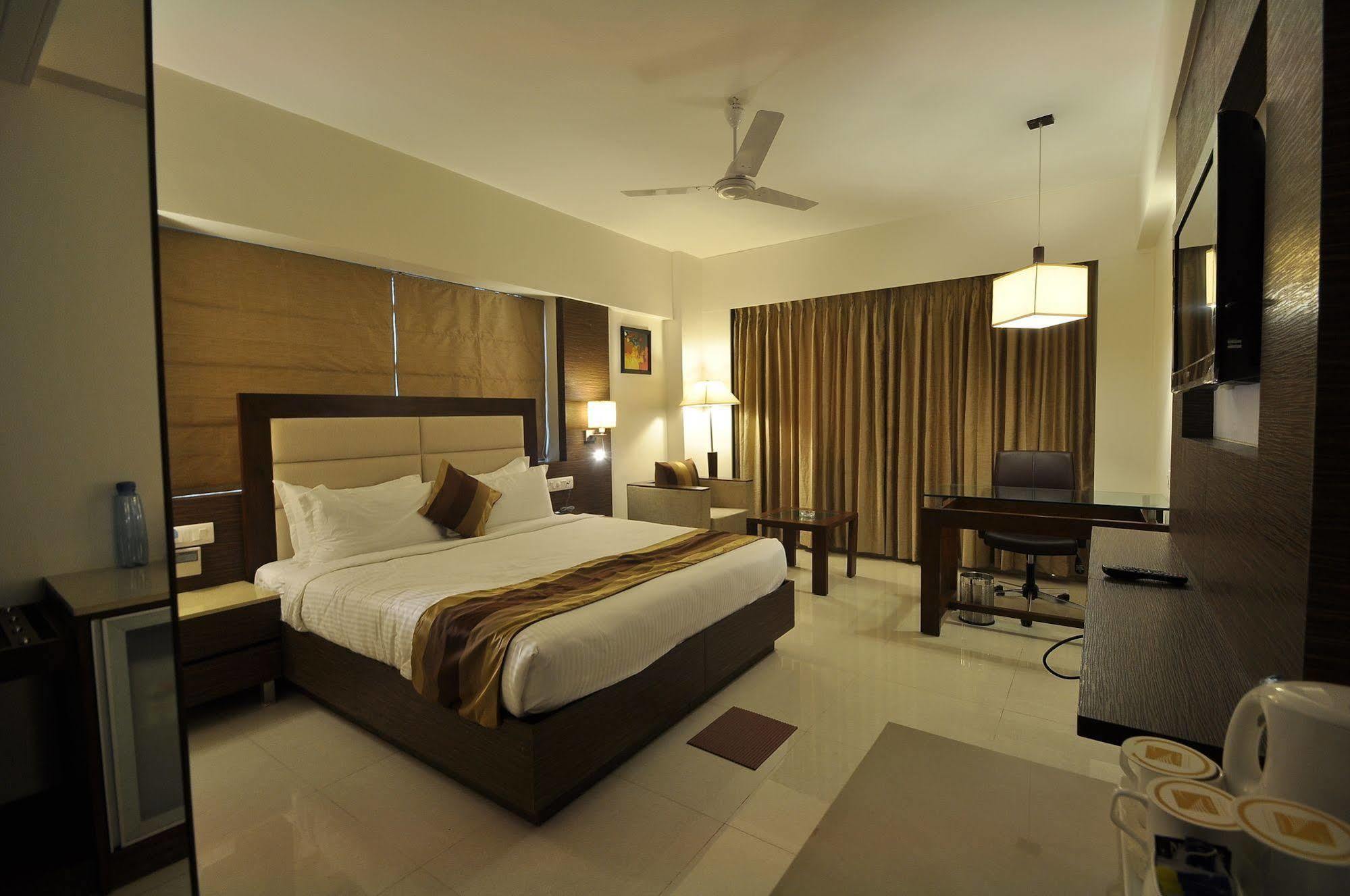 Le Grande Residency -Unmarried Couples Are Not Allowed Ahmedabad Ngoại thất bức ảnh