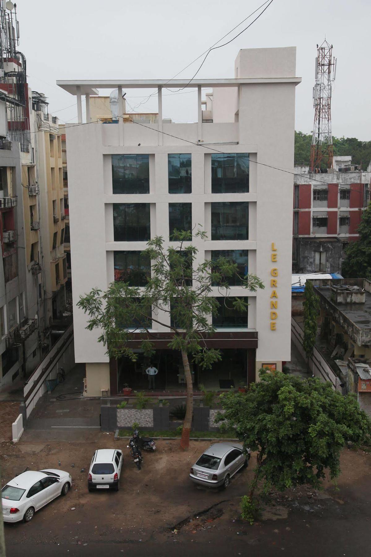 Le Grande Residency -Unmarried Couples Are Not Allowed Ahmedabad Ngoại thất bức ảnh