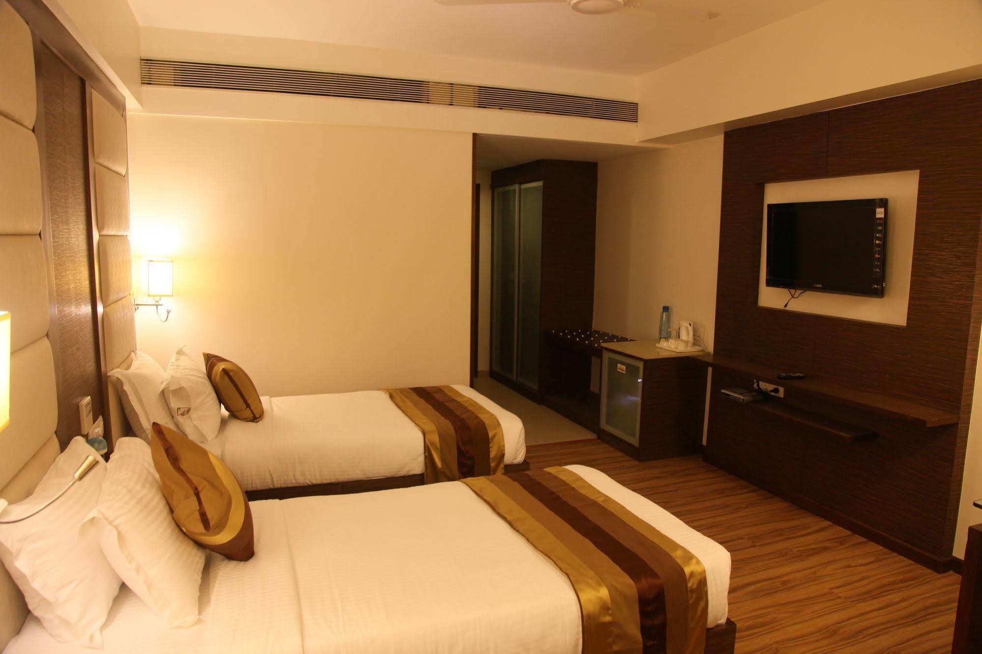 Le Grande Residency -Unmarried Couples Are Not Allowed Ahmedabad Ngoại thất bức ảnh